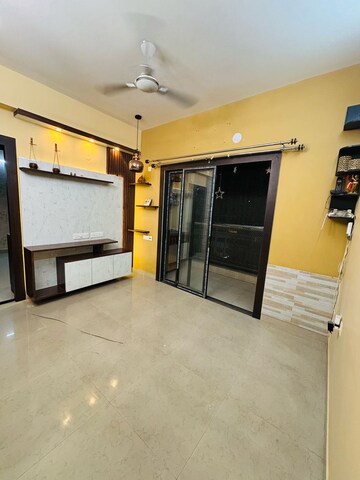 Room in 3 BHK Apartment at Loharuka Green Heights, Rajarhat New Town – for Rent