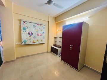 Room in 3 BHK Apartment at Loharuka Green Heights, Rajarhat New Town – for Rent