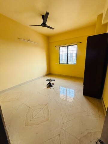 Room in 3 BHK Apartment at Loharuka Green Heights, Rajarhat New Town – for Rent