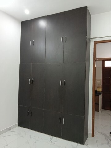 Furnished Amenities in 2 BHK Builder Floor at Pallavpuram – for Rent