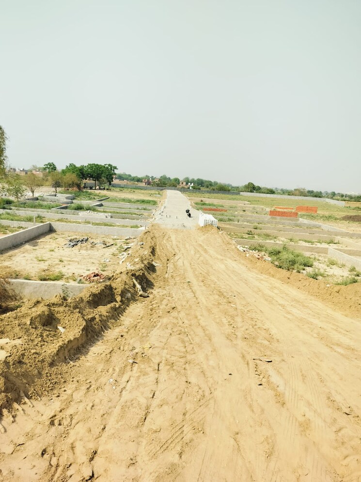 Garden, sector 108  200 Sq.Yd. Plot In Sector 108 Noida 8456863