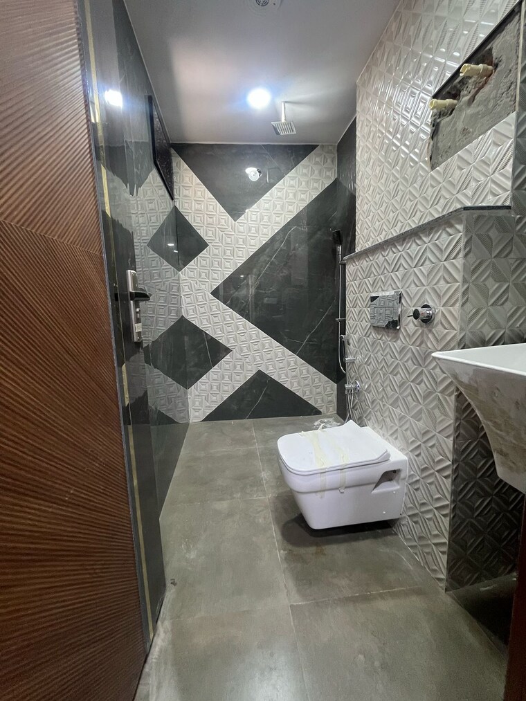 Bathroom, dwarka mor 4 Bedroom 1350 Sq.Ft. Builder Floor In Dwarka Mor Delhi 8457015