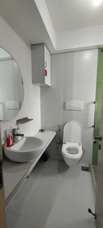 Bathroom in 3 BHK Apartment at Group Seven Rushi Heights, Goregaon East – for Rent