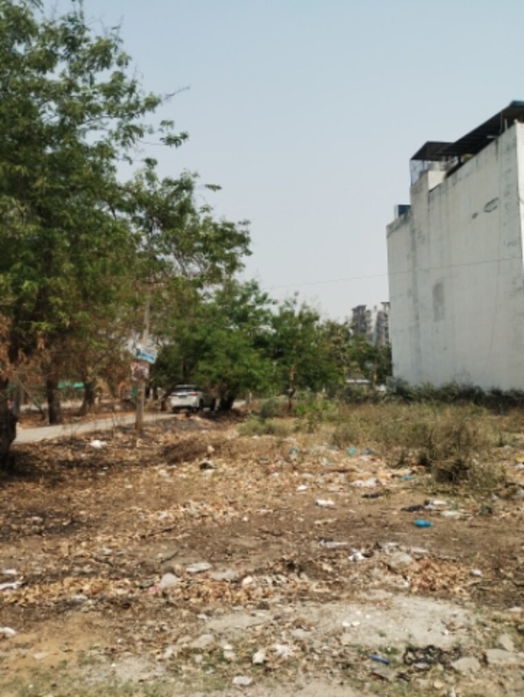 Garden, sector 46  350 Sq.Yd. Plot In Sector 46 Faridabad 8457076