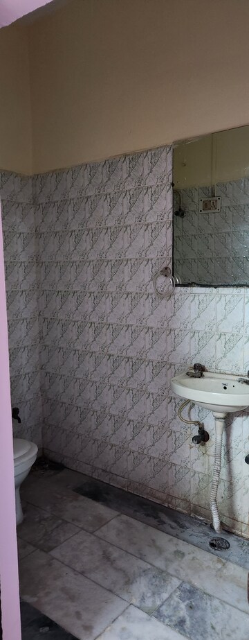 Bathroom in 1.5 BHK Independent House at Sector 31 – for Rent