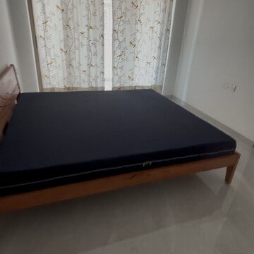 Room in 3 BHK Apartment at Oxy Beaumonde, Pune Airport – for Rent