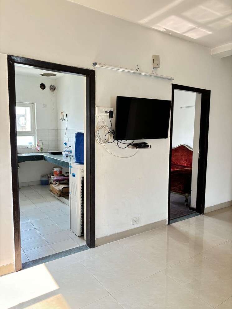 Other, mukherjee nagar 2 Bedroom 80 Sq.Yd. Builder Floor In Mukherjee Nagar Delhi 8440494