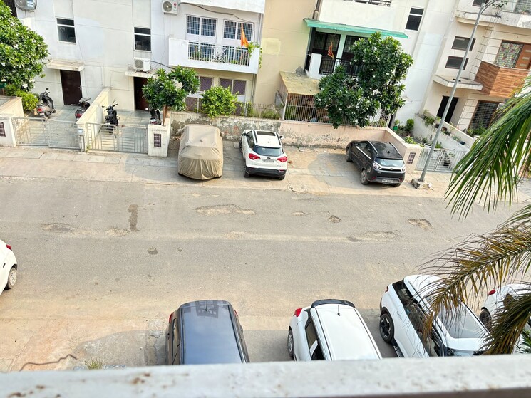 Exterior View, mukherjee nagar 2 Bedroom 80 Sq.Yd. Builder Floor In Mukherjee Nagar Delhi 8440494