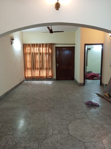 Master Bedroom in 3 BHK Builder Floor at Palam Vihar Residents Association, Palam Vihar – for Rent