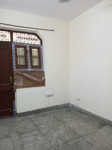 Master Bedroom in 3 BHK Builder Floor at Palam Vihar Residents Association, Palam Vihar – for Rent