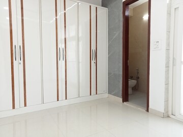 Furnished Amenities in 3 BHK Builder Floor at Mahavir Enclave 1 – for Sale
