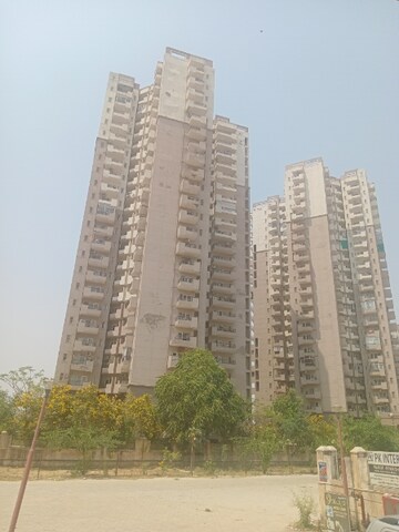 2 BHK Apartment For Rent in Ramprastha Awho, Sector 95