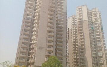2 BHK Apartment For Rent in Ramprastha Awho, Sector 95