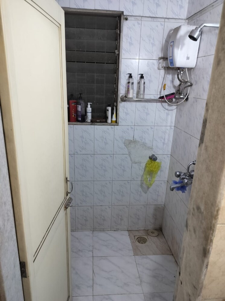Bathroom, palm-beach-apartments 2 Bedroom 880 Sq.Ft. Apartment In Versova Mumbai 8457447