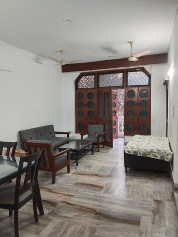 Master Bedroom in 2 BHK Independent House at RWA Apartments Sector 39, Sector 39 – for Rent