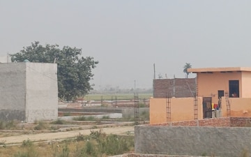 Plot For Sale in Bhopani Village