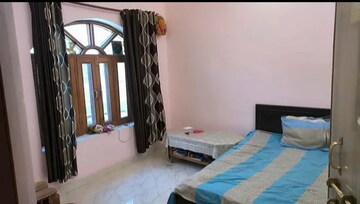 Room in 2 BHK Independent House at Aliganj – for Rent