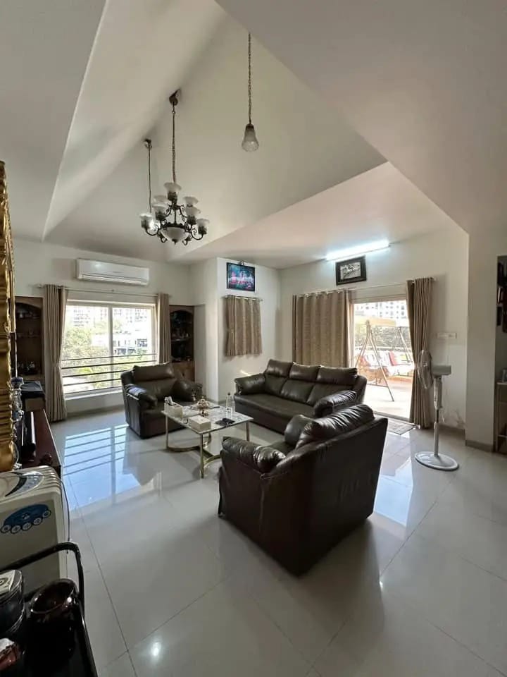 3.5 BHK Penthouse For Sale in Clover Highlands