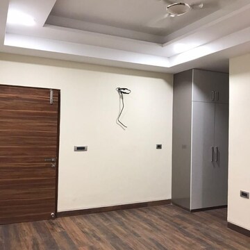 Room in 3 BHK Builder Floor at Sector 46 – for Rent