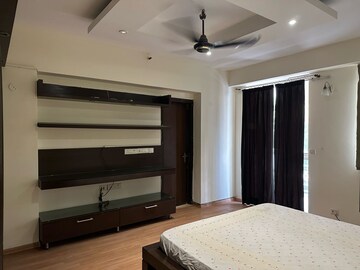 Bedroom in 4 BHK Apartment at DLF The Royalton Tower, Dlf Phase V – for Rent