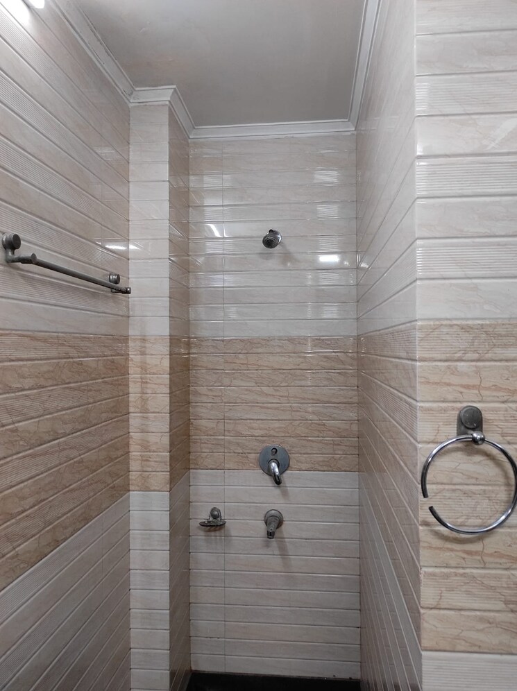 Bathroom, lajpat nagar 4 2 Bedroom 900 Sq.Ft. Builder Floor In Lajpat Nagar 4 Delhi 8458016