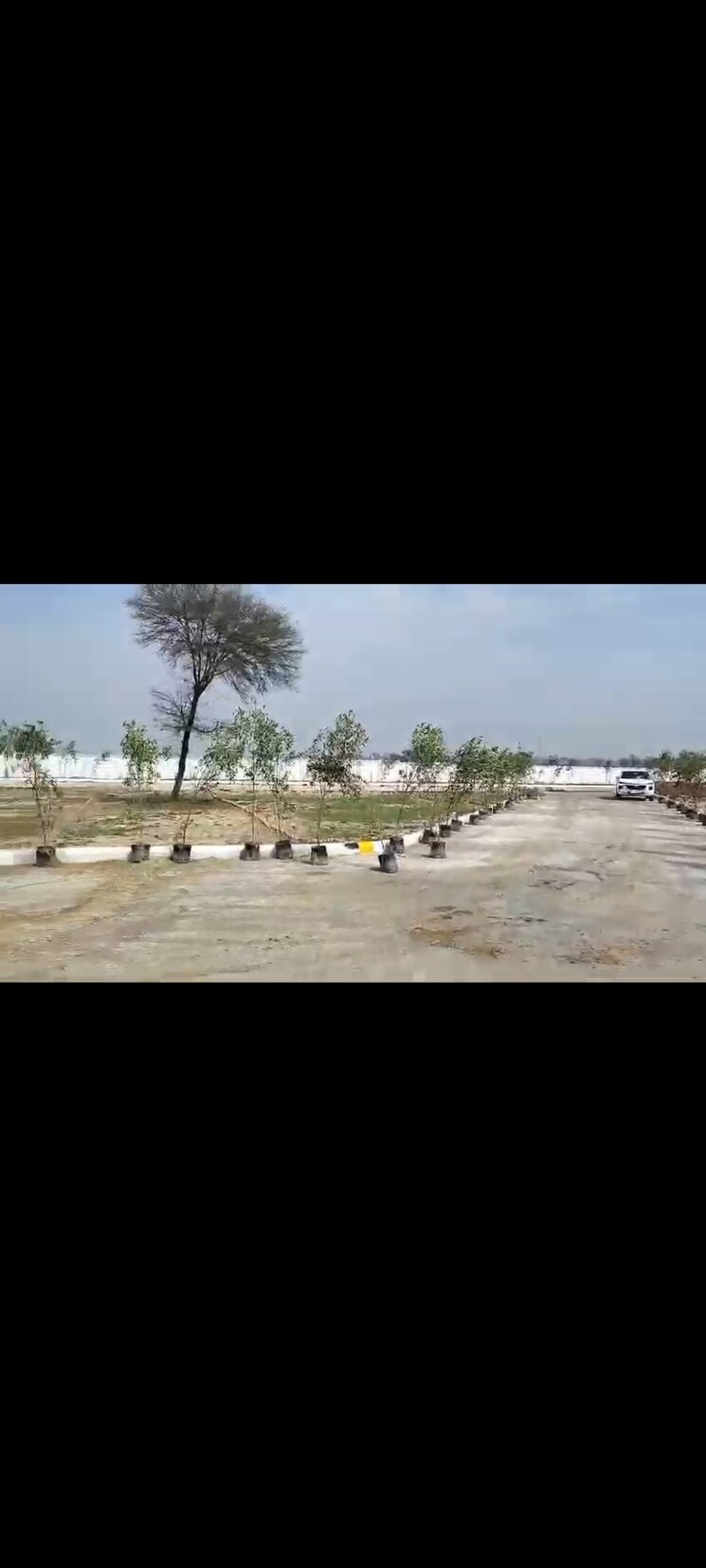 Garden, sector 17a yamuna expressway  100 Sq.Yd. Plot In Sector 17a Yamuna Expressway Greater Noida 8458117