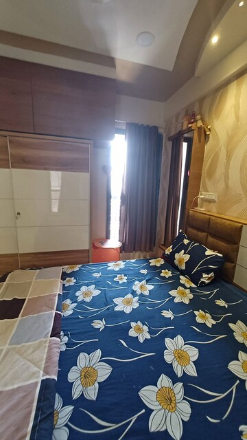 Room in 2 BHK Apartment at Vaishnodevi Circle – for Rent