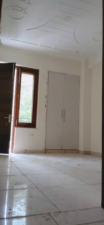 Master Bedroom in 4 BHK Builder Floor at Preet Vihar – for Rent