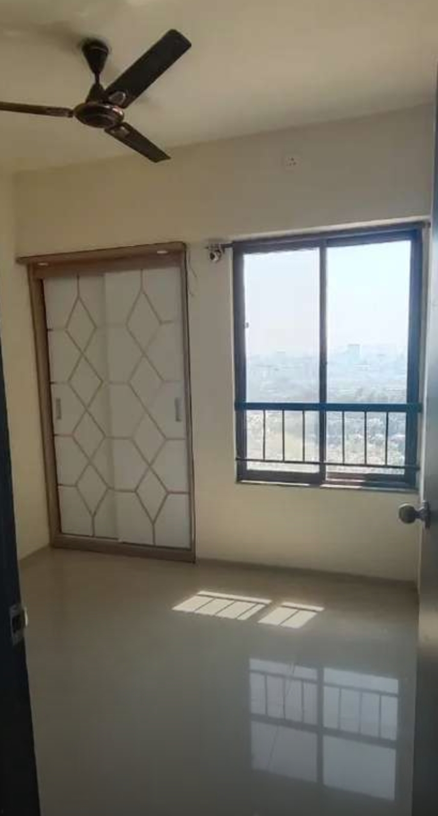 2 BHK Apartment For Sale in Rustomjee Avenue L1