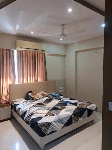 Bedroom in 3 BHK Apartment at Navrangpura – for Rent