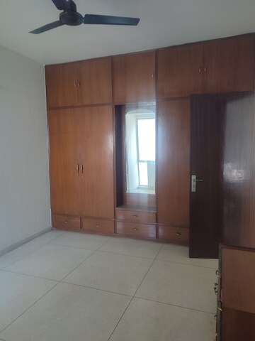 Floor Plan in 3 BHK Apartment at DLF The Carlton Estate, Dlf Phase V – for Rent