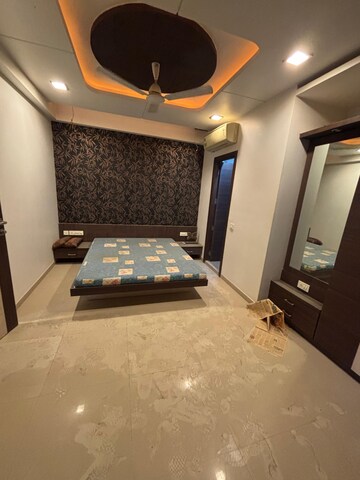 Room in 3 BHK Apartment at Navrangpura – for Rent