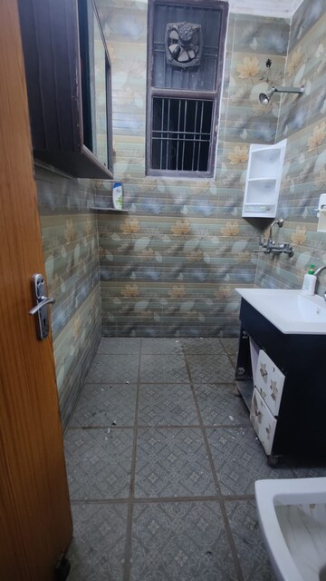 Bathroom in 3.5 BHK Builder Floor at Spring Field, Sector 31 – for Rent