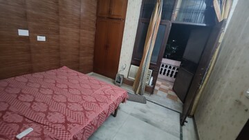 Bedroom in 3.5 BHK Builder Floor at Spring Field, Sector 31 – for Rent