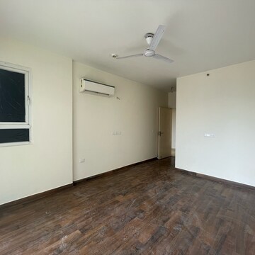 Room in 3 BHK Apartment at Conscient Heritage Max, Sector 102 – for Rent