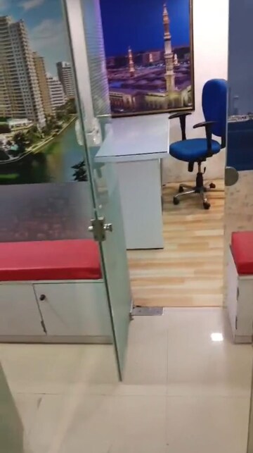  Office Space For Rent in Express Zone, Malad East