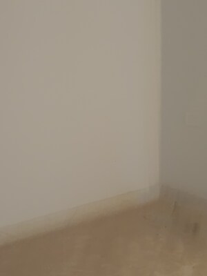 Room in 3 BHK Apartment at Shaheen Bagh – for Sale