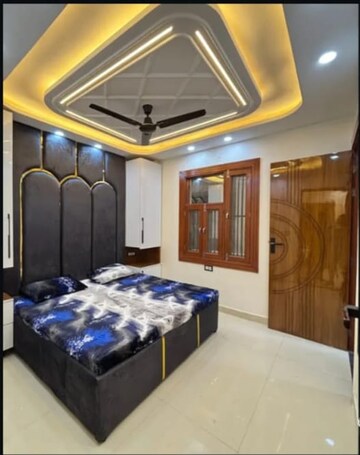 Bedroom in 4 BHK Builder Floor at Sector 33 – for Rent