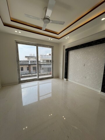 Room in 3 BHK Apartment at Gaurs Siddhartham, Siddharth Vihar – for Sale