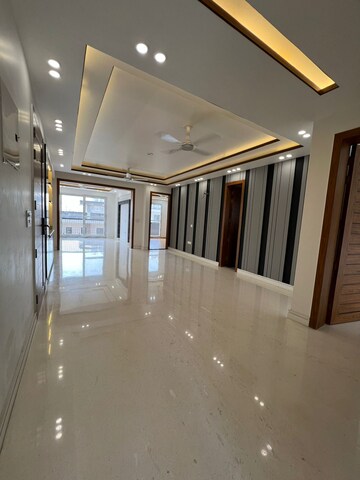 Room in 3 BHK Apartment at Gaurs Siddhartham, Siddharth Vihar – for Sale