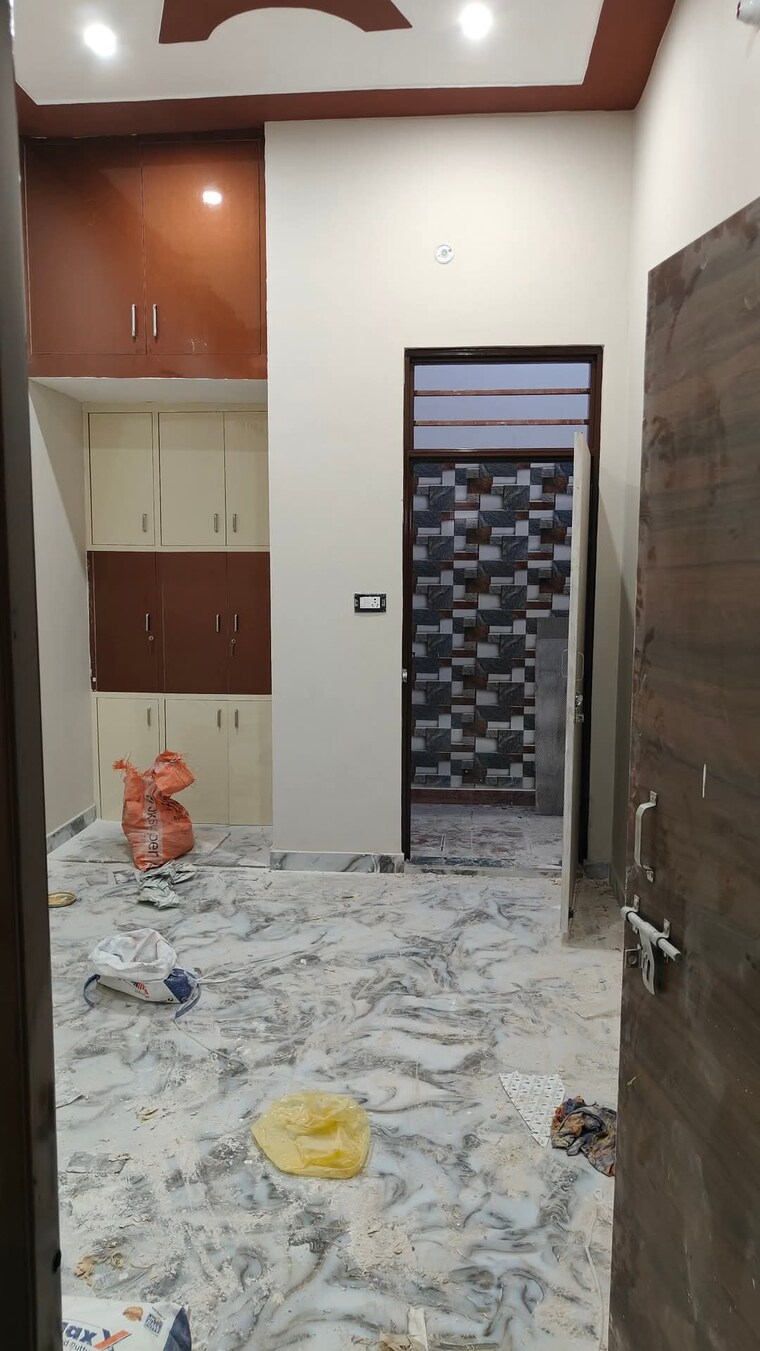 Room, meerut cantt 4 Bedroom 100 Sq.Yd. Independent House In Meerut Cantt Meerut 8458766