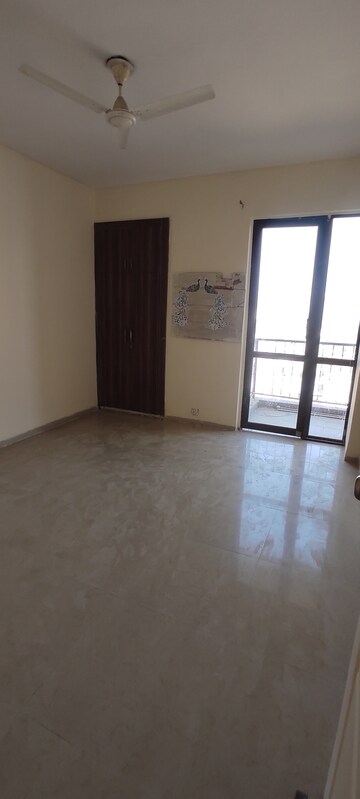 Master Bedroom in 3 BHK Apartment at Umang Summer Palms, Sector 86 – for Rent