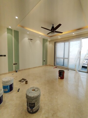 Building Lobby in 4 BHK Builder Floor at Sector 57 – for Sale