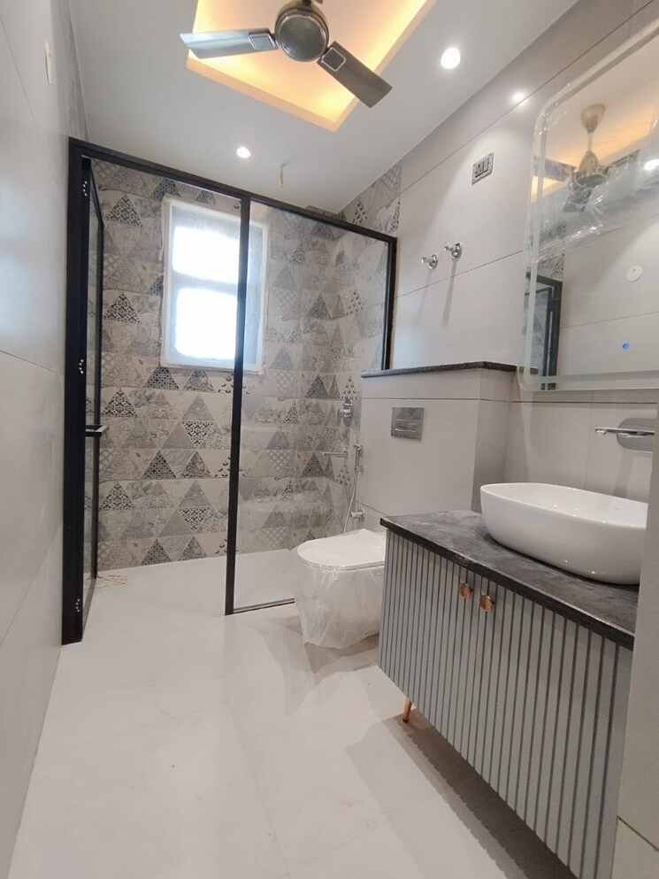 Bathroom, sector 57 4 Bedroom 2200 Sq.Ft. Builder Floor In Sector 57 Gurgaon 8459003