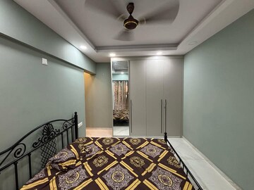 Bedroom in 2 BHK Apartment at Sindhi Society – for Rent