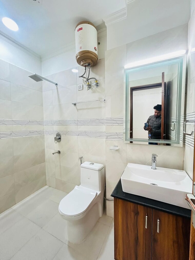 Bathroom, sector 48 3 Bedroom 1400 Sq.Ft. Builder Floor In Sector 48 Gurgaon 8459057
