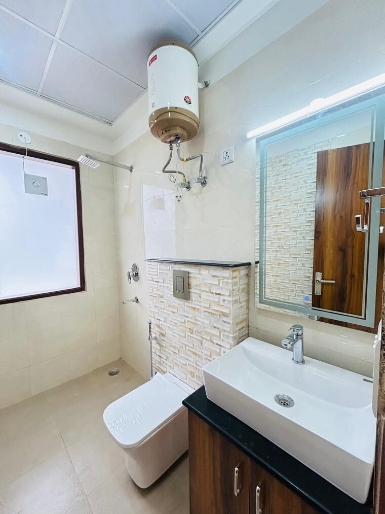 Bathroom, sector 48 3 Bedroom 1400 Sq.Ft. Builder Floor In Sector 48 Gurgaon 8459057