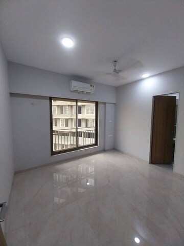 Bedroom in 2 BHK Apartment at Sindhi Society – for Rent