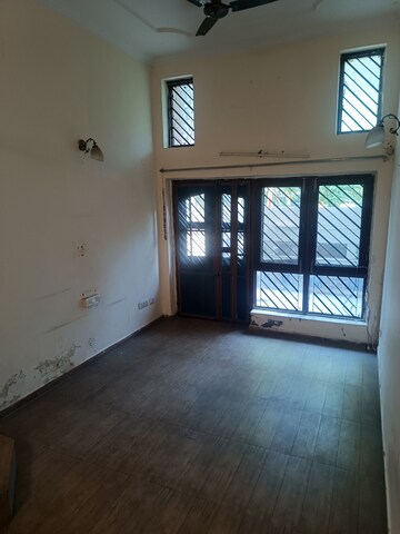 Master Bedroom in 3 BHK Independent House at Sector 36 – for Rent
