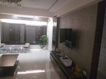 Room in 2 BHK Apartment at Windermere CHS Andheri West, Andheri West – for Rent